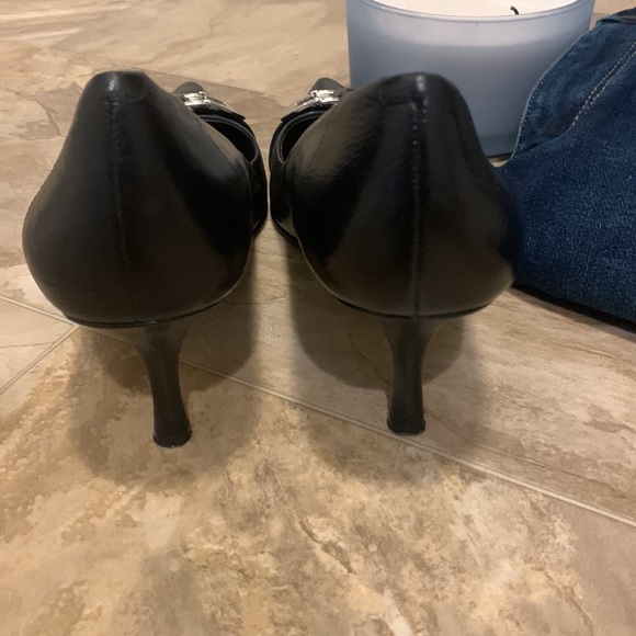 Vintage Nine West Black Heel with Silver Buckle Detailing. - Picture 5 of 8